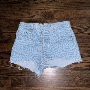 Woman’s Levi 501 Jean Shorts size 25